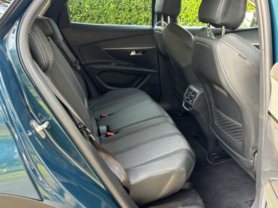 2021 Peugeot 3008 - image 11