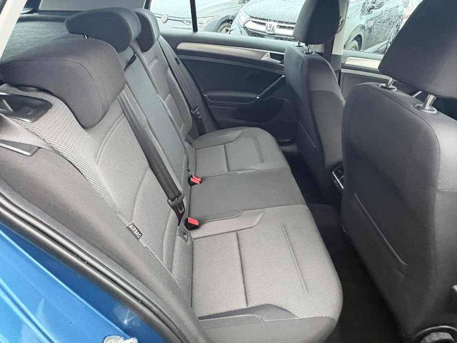 2014 Volkswagen Golf - image 18