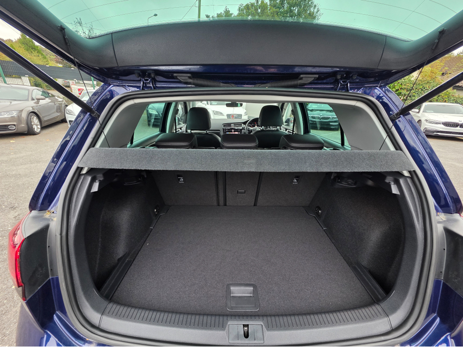 2019 Volkswagen Golf ( 192 REG ) HIGHLINE FULL LEATHER SEATS HEATED ELECTRIC SEATS SAT NAV PACK - VIRTUAL CLOCKS -REVERSE CAMERA - NAVIGATION - CARPLAY - ANDROID AUTO- BLIND SPOT REAR TRAFFIC ASSIST - DISCOVER PRO €22,950