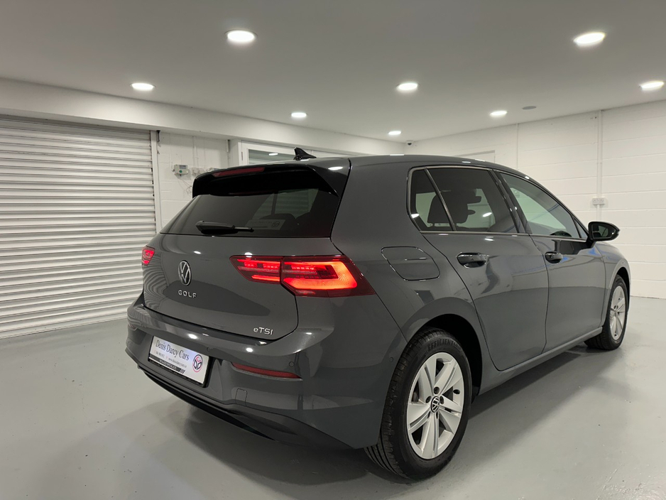 2021 Volkswagen Golf - image 17
