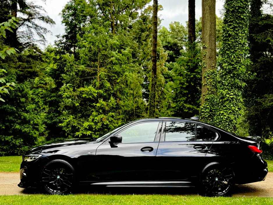 2022 BMW 3 Series - image 19