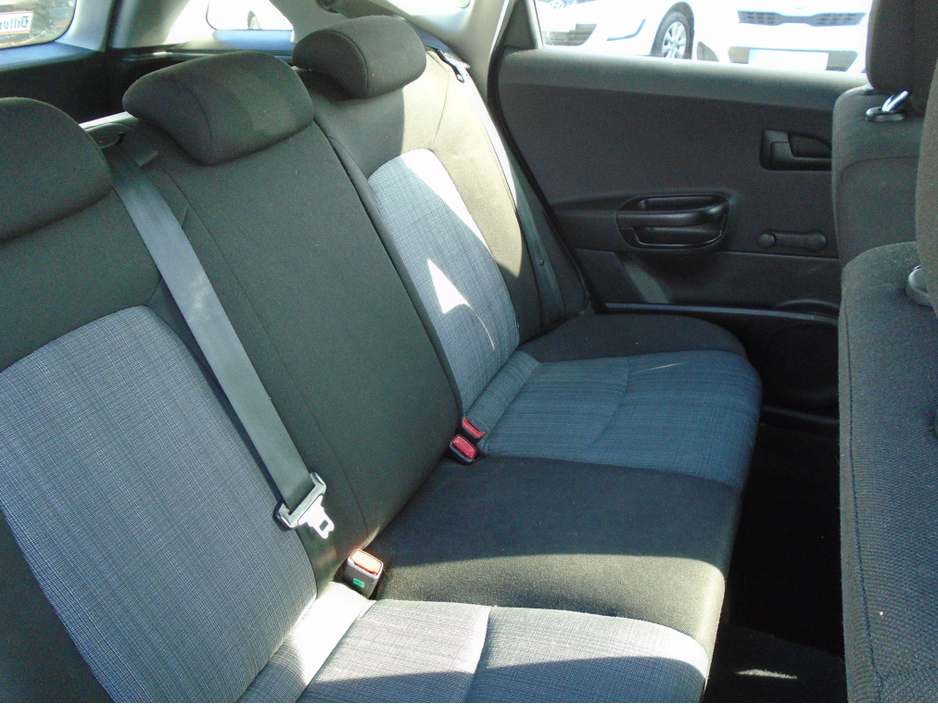 2011 Kia Ceed - image 13