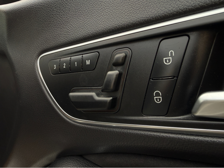 2015 Mercedes-Benz CLA Class ( 152 REG ) PANORAMIC SUNROOF AMG INTERIOR CLA180 HALF LEATHER HEATED  SEATS , PRIVACY GLASS REV CAMERA ALLOYS - €18,950