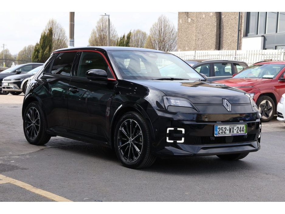 2025 Renault 5 - image 5