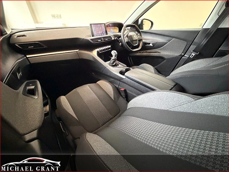 2020 Peugeot 3008 - image 30