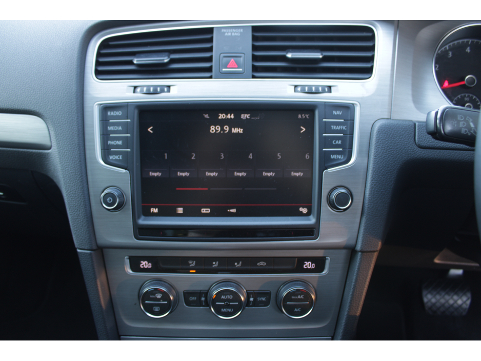 2016 Volkswagen Golf - image 13