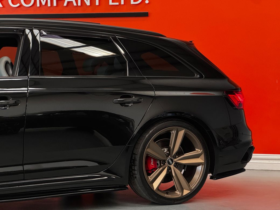 2022 Audi RS4 - image 8