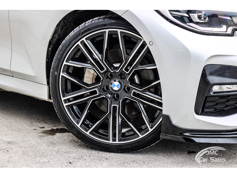 2020 BMW 3 Series - image 6