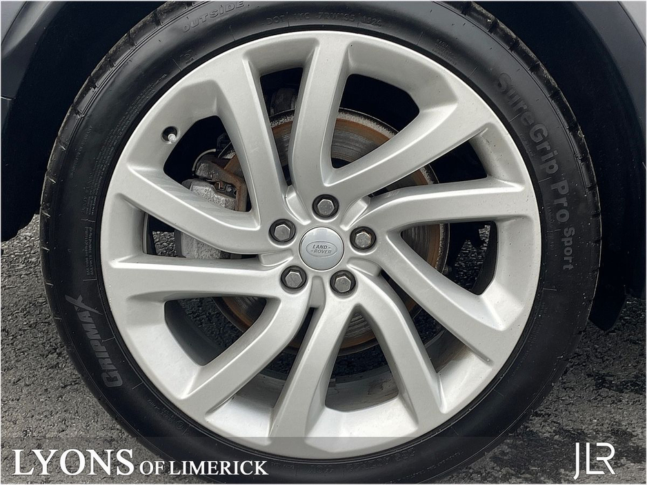 2022 Land Rover Discovery - image 9