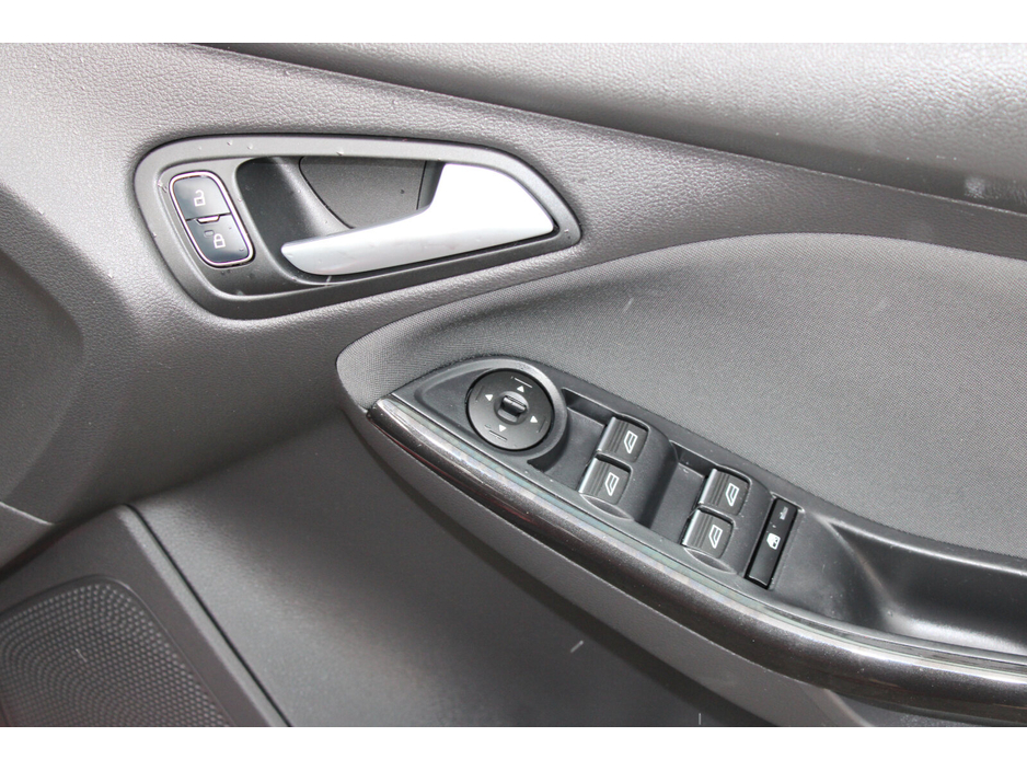 2018 Ford Focus - image 14