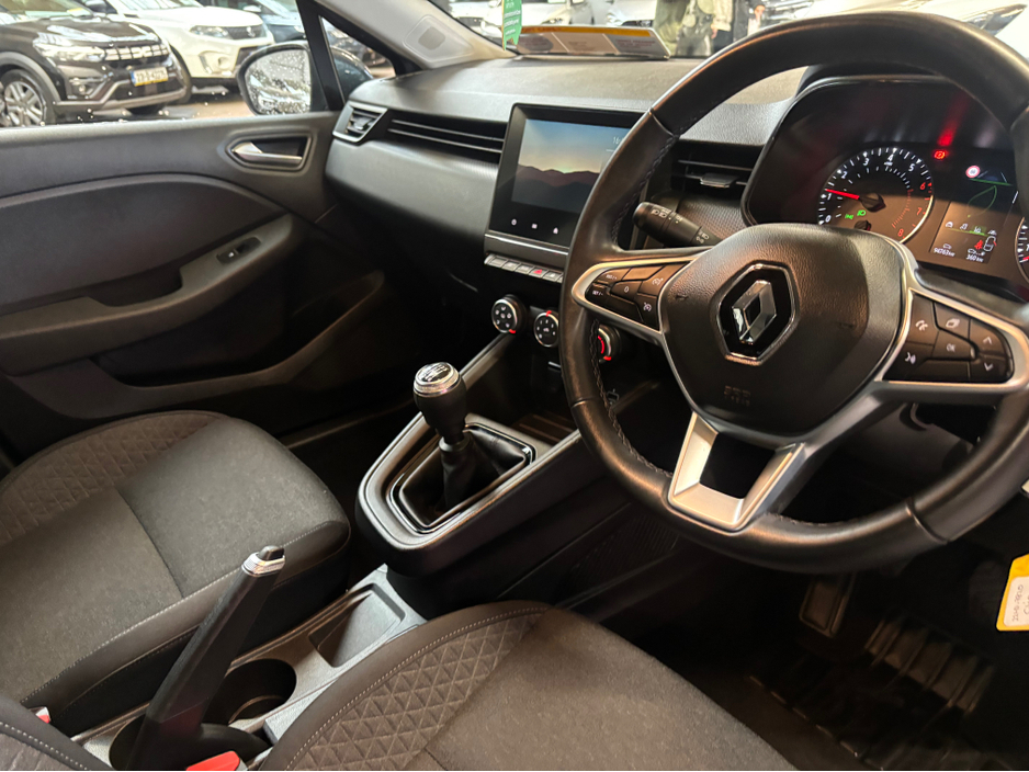 2022 Renault Clio - image 4