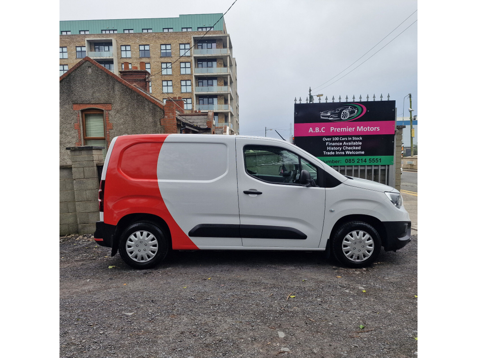 2023 Opel Combo - image 3