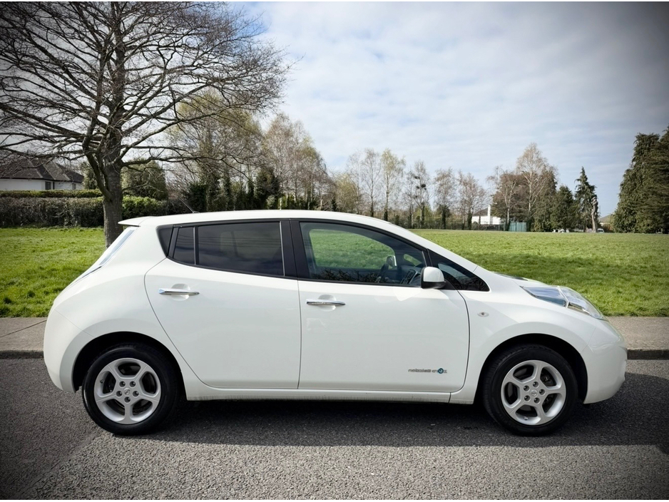 2015 Nissan Leaf - image 9