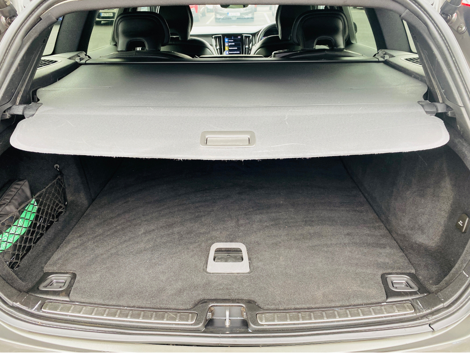 2022 Volvo V60 - image 27