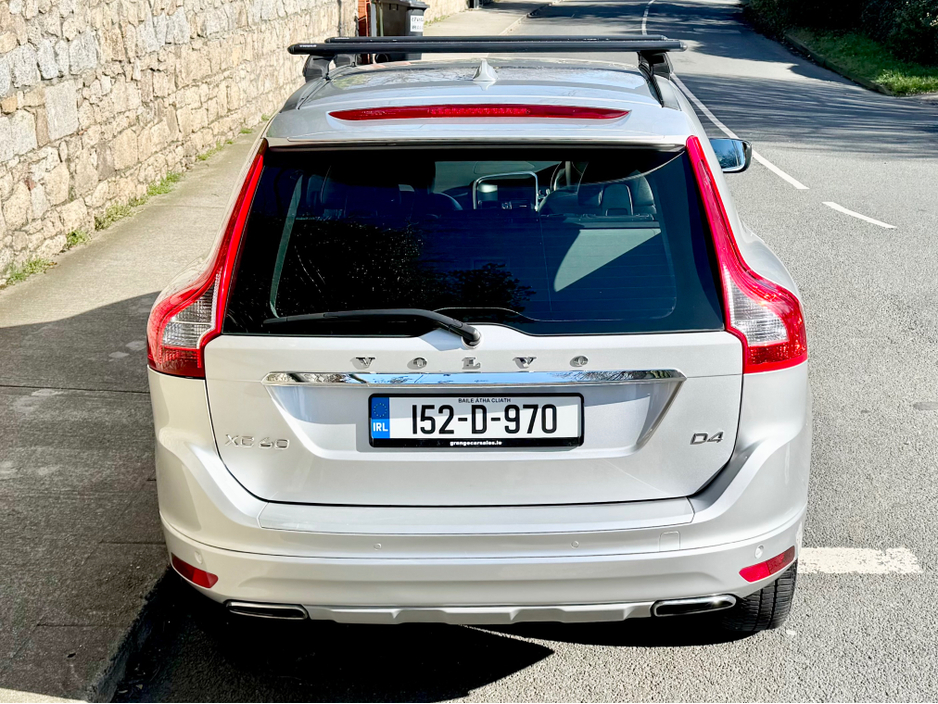 2015 Volvo XC60 - image 11