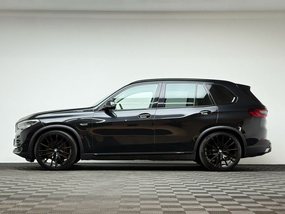 2021 BMW X5 - image 4