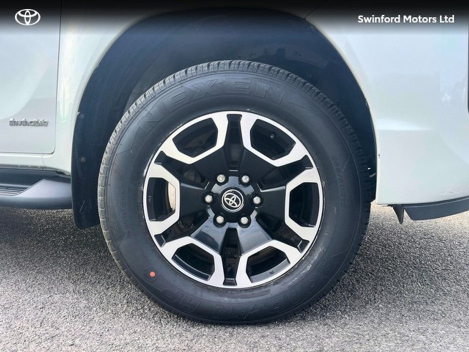 2023 Toyota Hilux - image 11