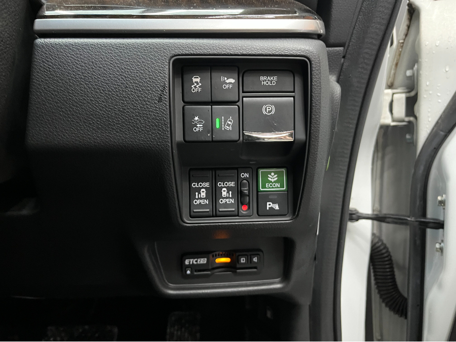 2018 Honda Odyssey €22950! 2018 HONDA ODYSSEY 7 SEATER AUTOMATIC HYBRID SENSING 2.0 AUTOMATIC / CRUISE CONTROL / REVERSE CAMERA / AUTOMATIC DOORS / ELECTRIC SEATS €22,950