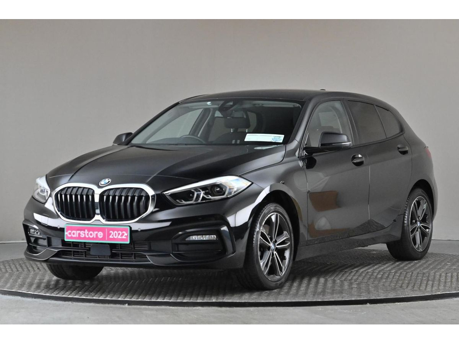 2022 BMW 1 Series - image 3
