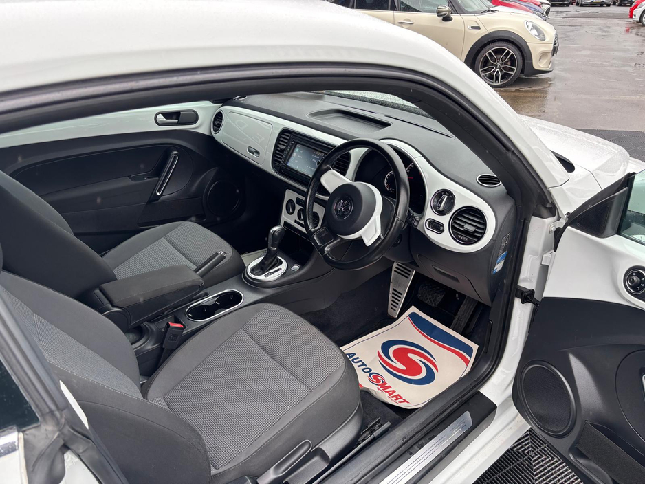 2016 Volkswagen Beetle - image 4