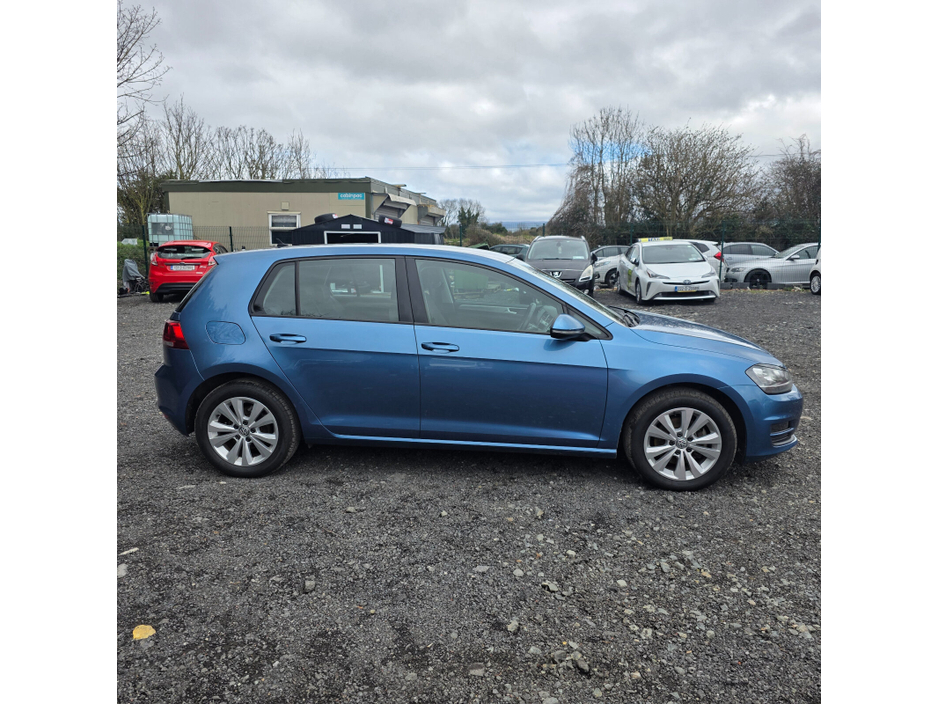 2015 Volkswagen Golf - image 9