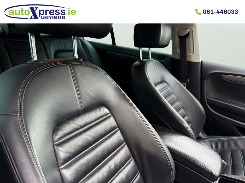 2016 Volkswagen Passat - image 2