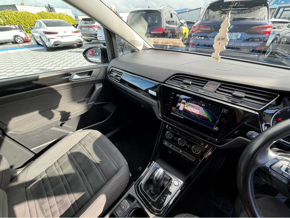 2017 Volkswagen Touran - image 25