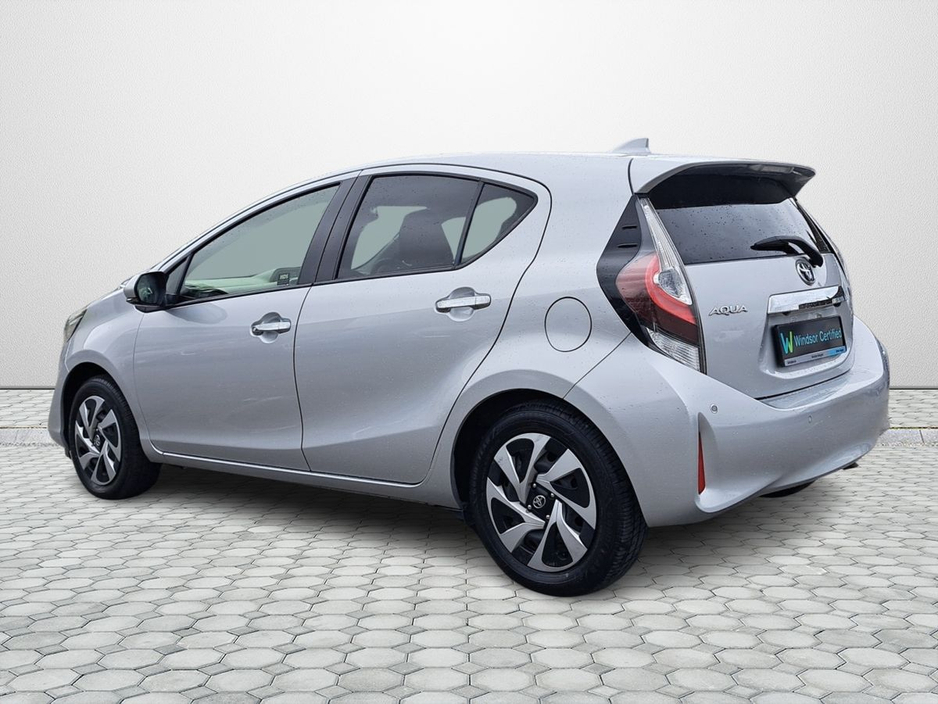 2020 Toyota Aqua - image 9