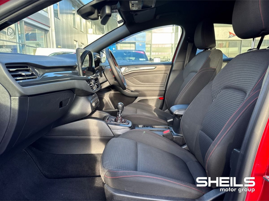 2023 Ford Focus - image 5