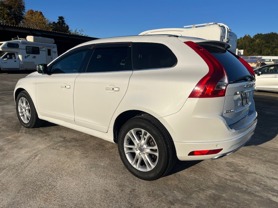 2016 Volvo XC60 - image 10