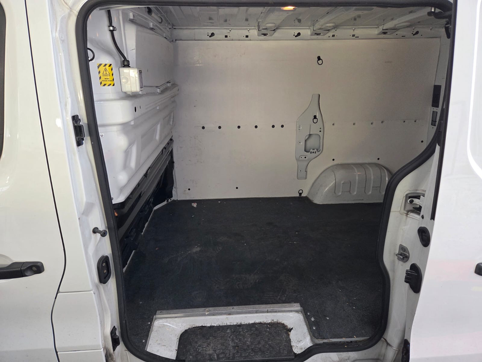 2021 Renault Trafic - image 6