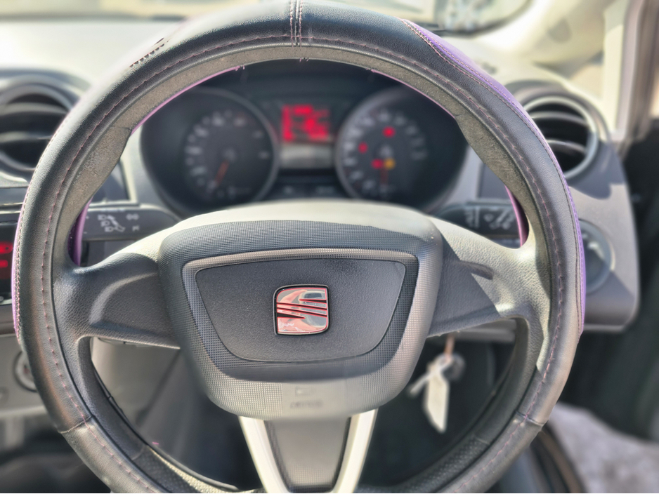 2011 SEAT Ibiza - image 8