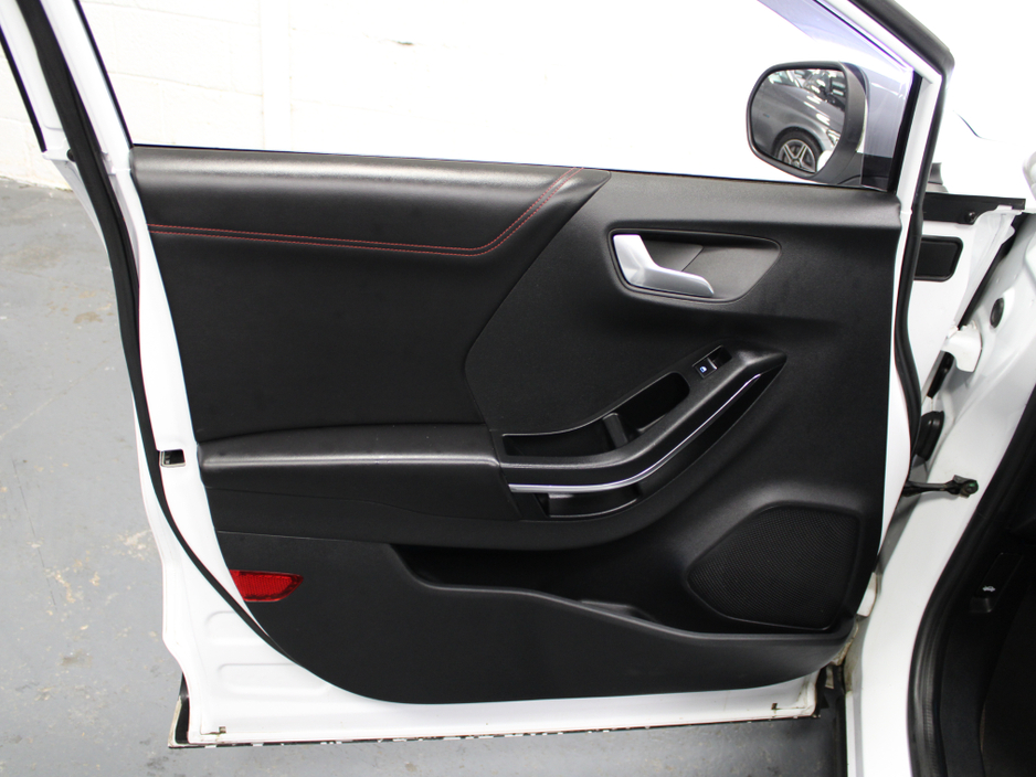 2021 Ford Puma - image 32