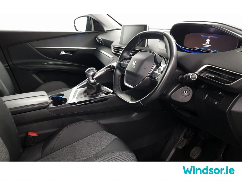 2020 Peugeot 5008 - image 10