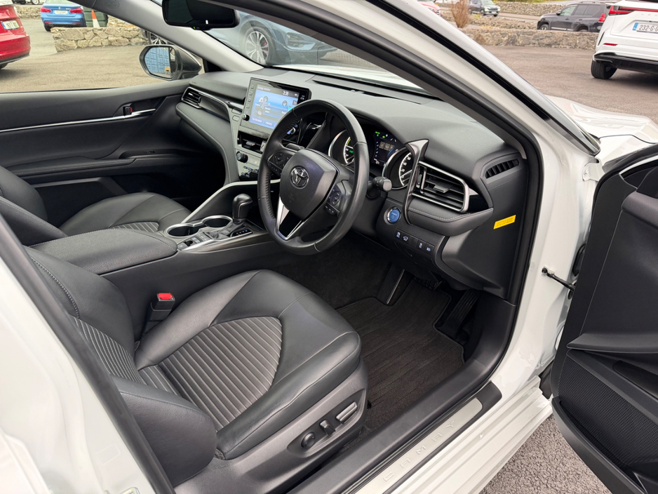 2023 Toyota Camry - image 2