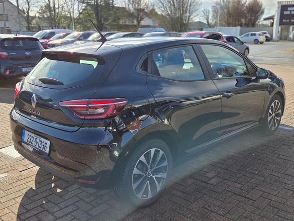 2023 Renault Clio - image 6