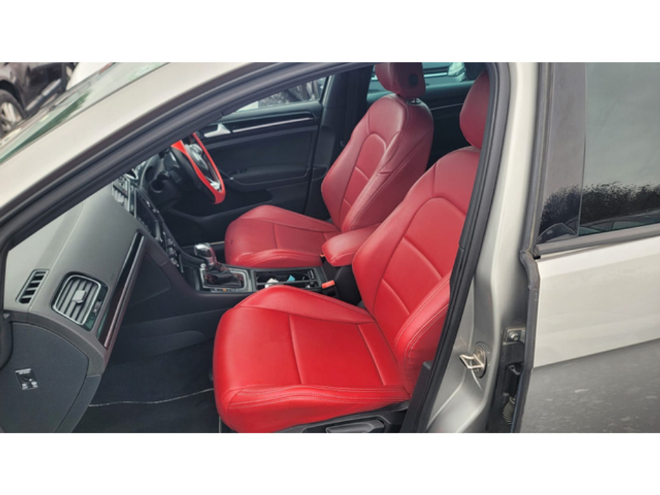 2016 Volkswagen Golf - image 15