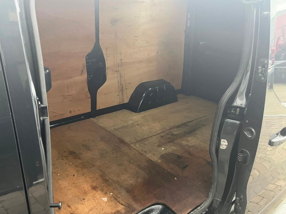 2024 Renault Trafic - image 20