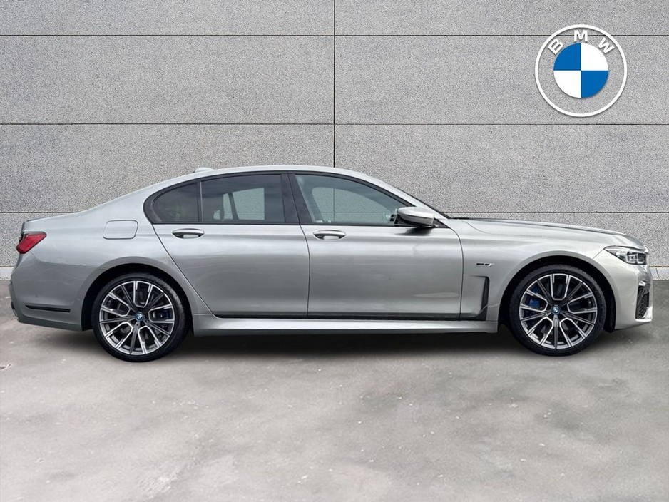 2022 BMW 7 Series - image 26