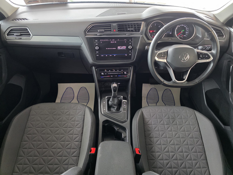 2023 Volkswagen Tiguan - image 10