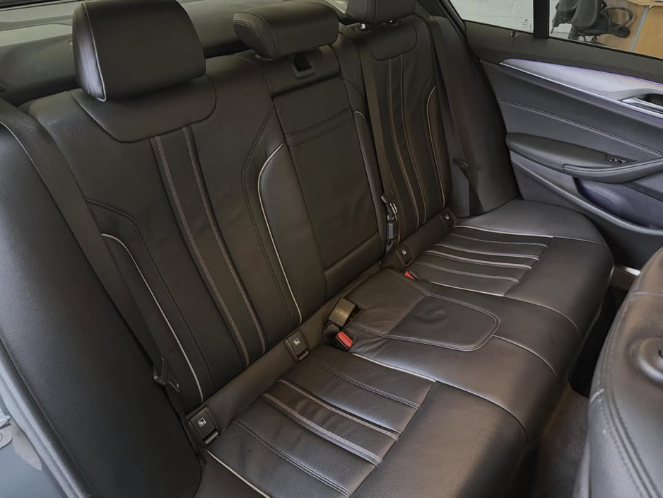 2018 BMW 5 Series - image 16