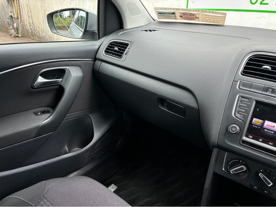 2015 Volkswagen Polo - image 13