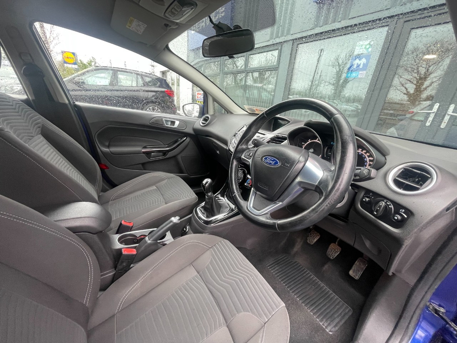 2015 Ford Fiesta - image 7