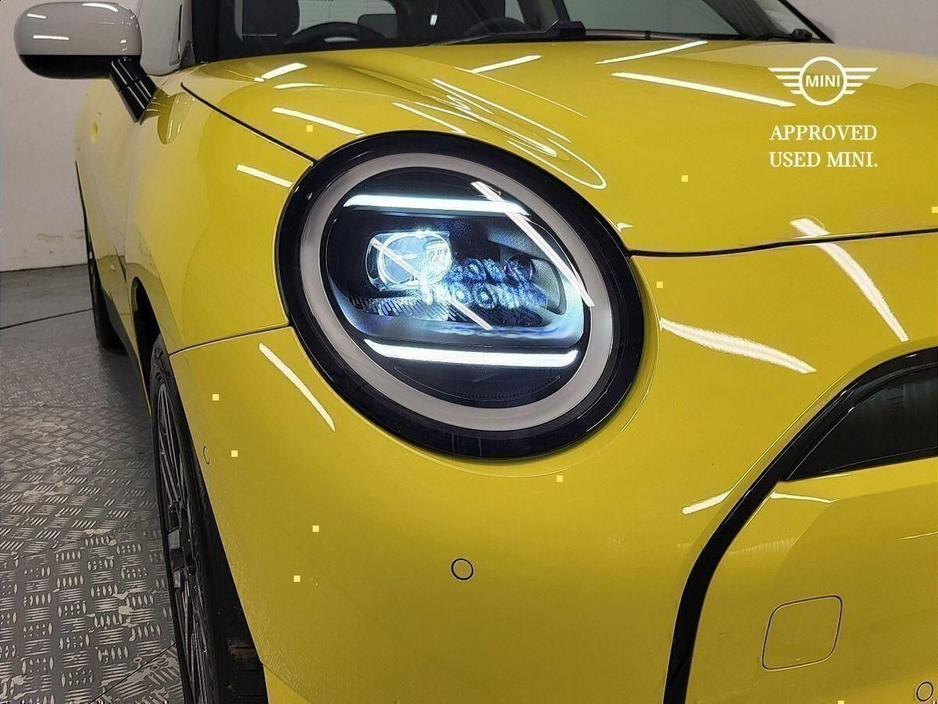 2024 MINI Hatch Cooper E €23,975