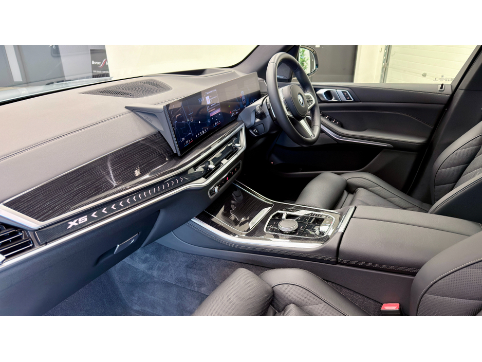 2025 BMW X5 - image 13
