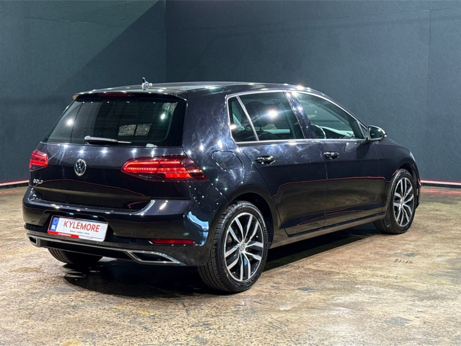 2018 Volkswagen Golf - image 3