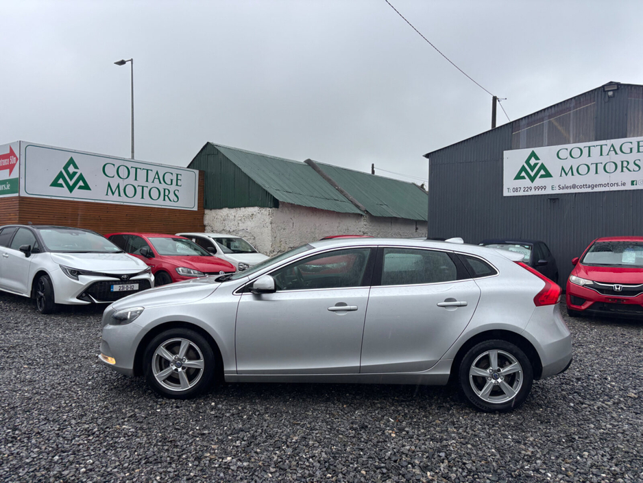 2015 Volvo V40 1.6 D2 (115hp) SE Leather €8,950