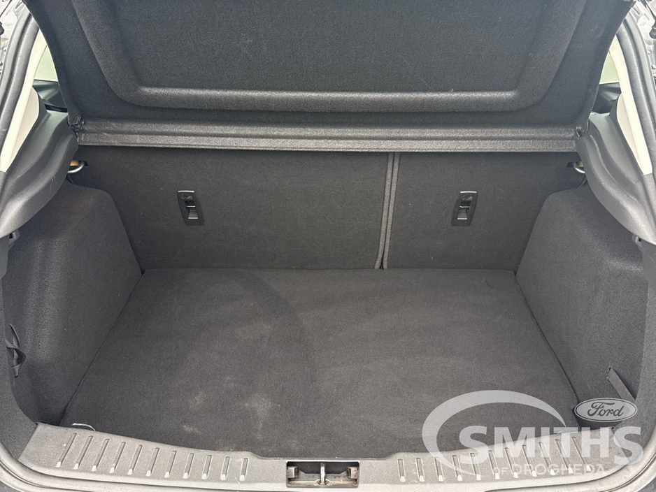 2018 Ford Focus - image 10