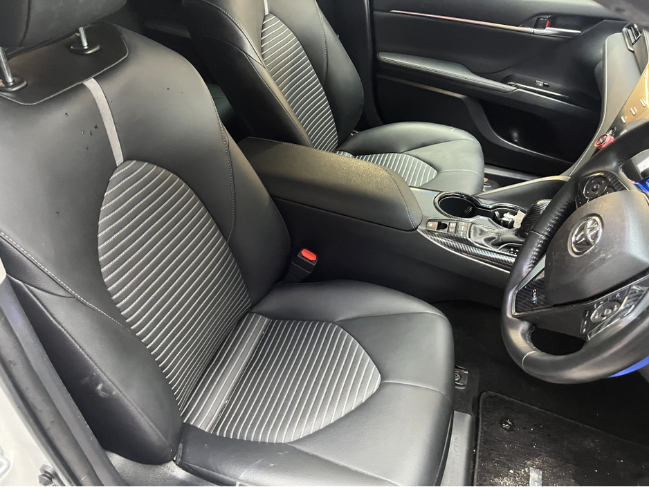 2019 Toyota Camry - image 10