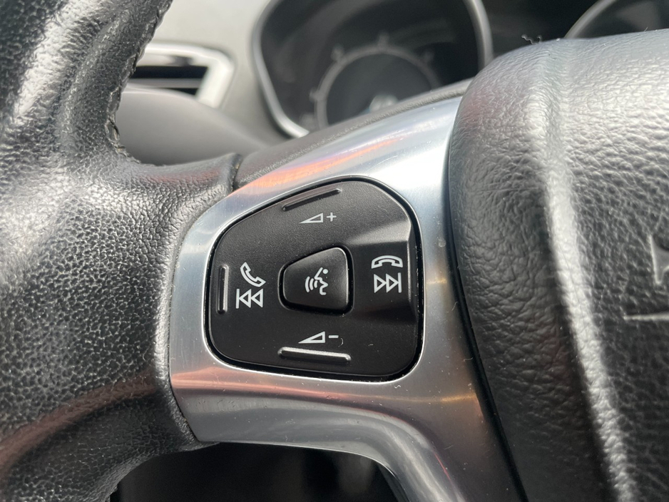 2015 Ford Fiesta - image 15